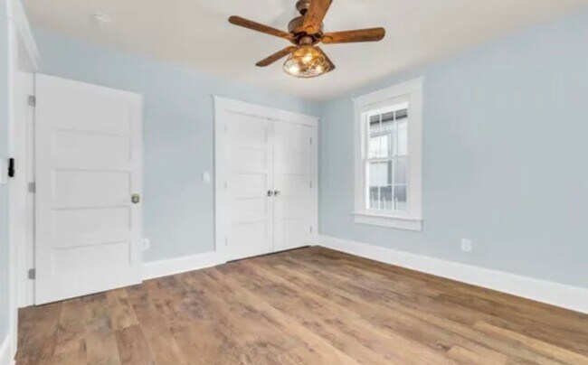 Building Photo - Gorgeous 3/2 Located 1 Block From Downtown Greenville!