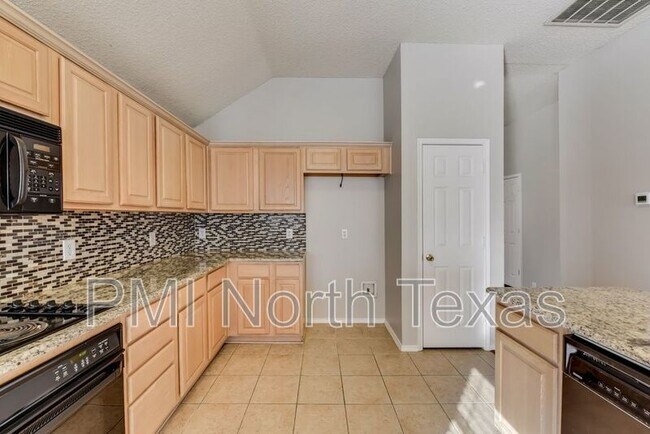 Building Photo - 10717 Camelot Dr