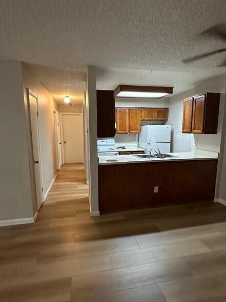 Building Photo - 14740 E Kentucky Dr