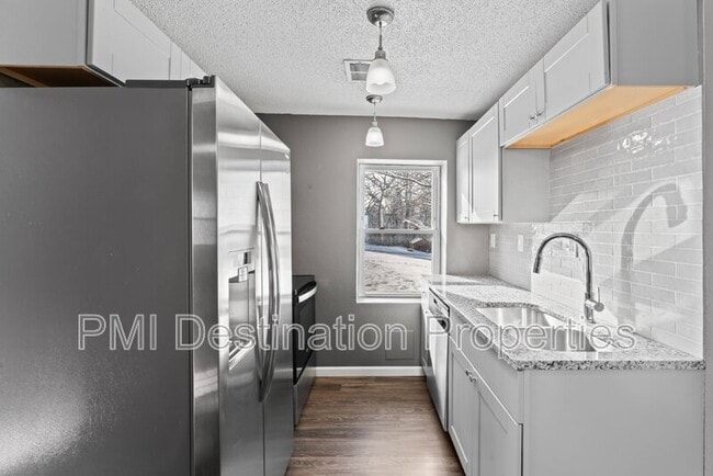 Building Photo - 918 S Appleton Ave