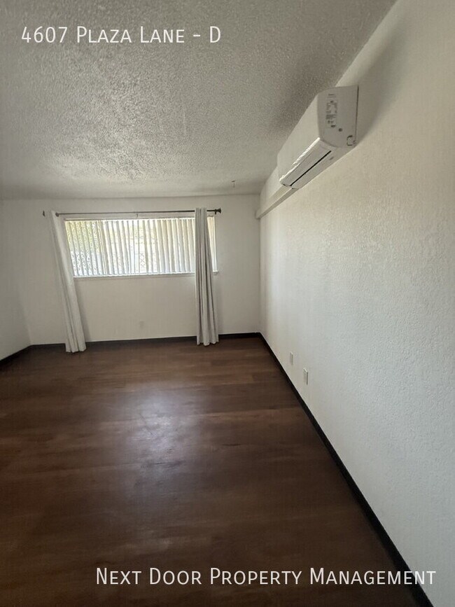 Building Photo - 4607 Plaza Ln