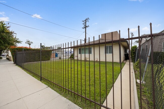 Building Photo - 8612 S 12th Ave
