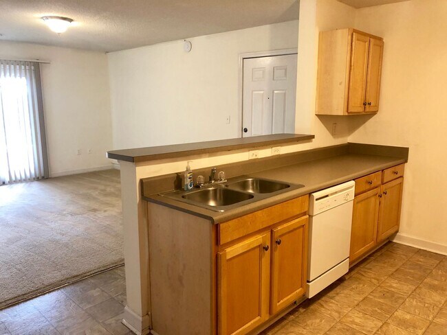 Building Photo - 3 Bedroom/3 Bathroom Condo in Harts Cove!