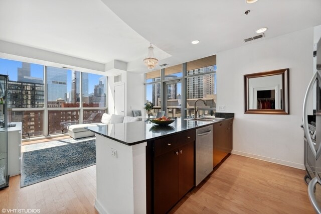 Building Photo - 8 E Randolph St