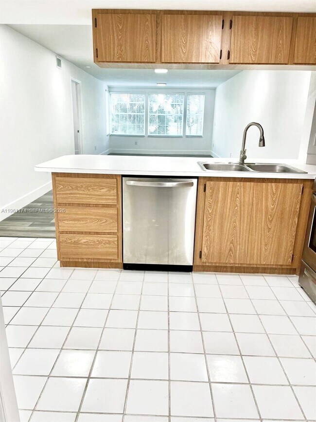 Building Photo - 1005 Palm Beach Trace Dr