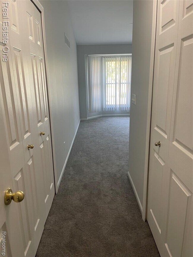 Building Photo - 2519 Westmont Cir