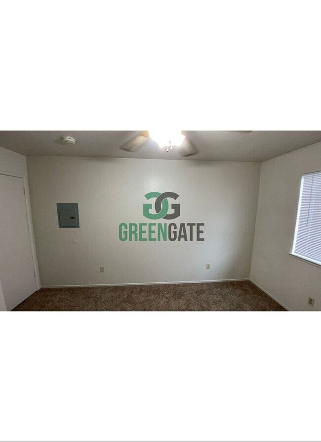 Building Photo - 3517 Woodglen Dr