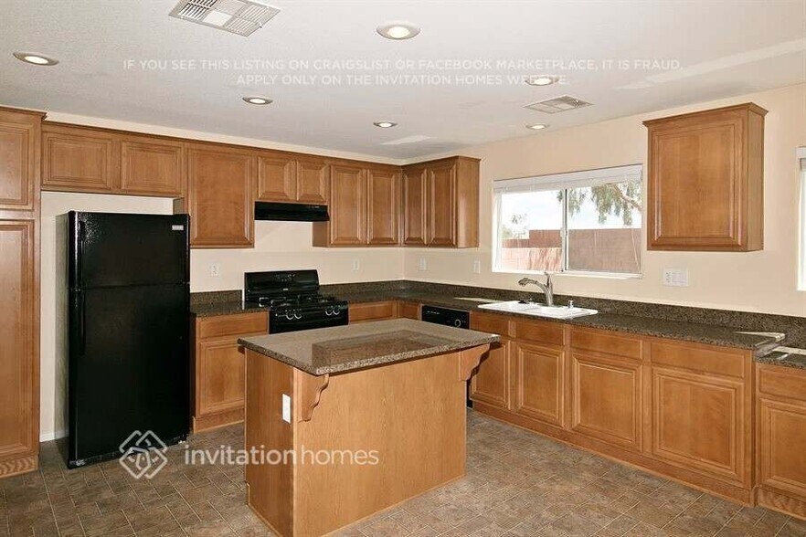Building Photo - 553 Port Talbot Ave