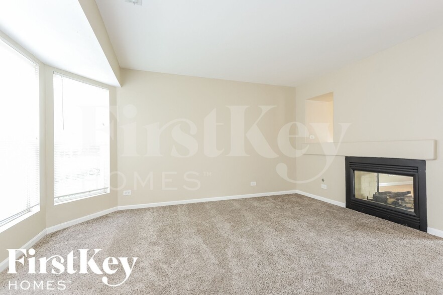 Building Photo - 1657 Park Vista Ln