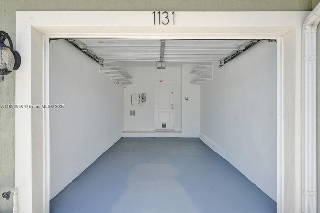 Building Photo - 1137 NE 3rd Ave