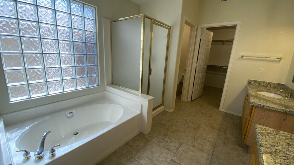 Master bathroom view of tub and shower - 6806 W Quail Ave