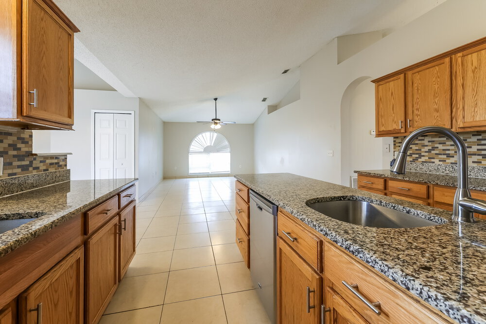 Building Photo - 742 Paris Dr