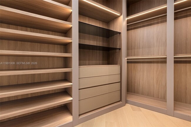 Building Photo - 503 Palm Dr