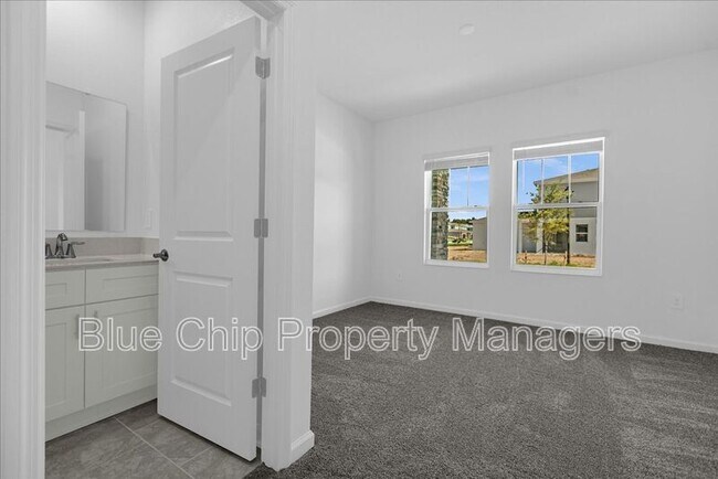 Building Photo - 3078 Country Side Dr