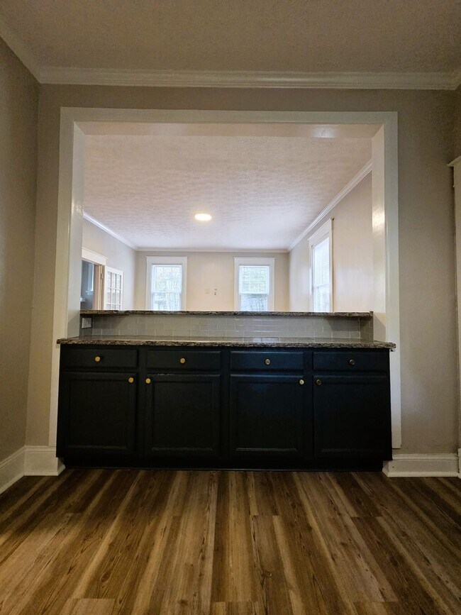 Building Photo - Renovated stately brick home in Forest Hil...