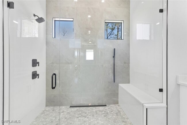 Building Photo - 2740 35th Ave NE