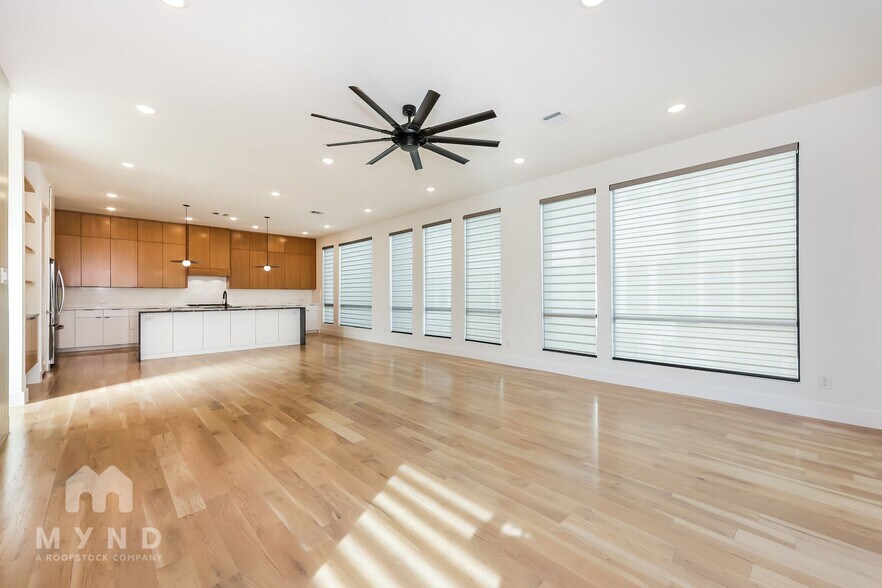 Building Photo - 1012 Mobile St