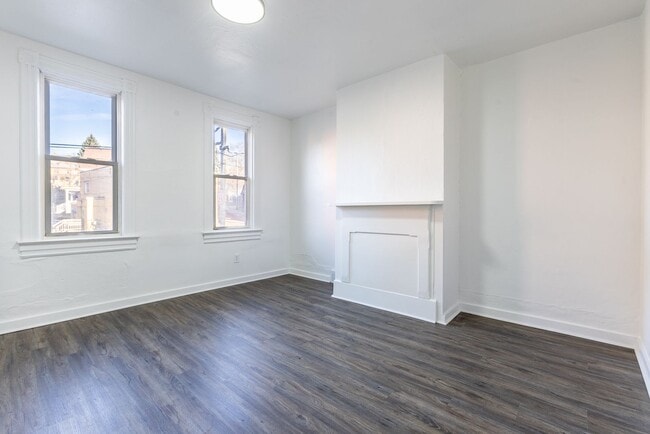 Building Photo - Available April 2026 - COMPLETELY RENOVATED 2 Bedroom Home