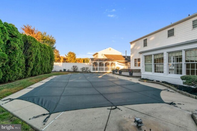 Building Photo - 5 Greenleigh Cir