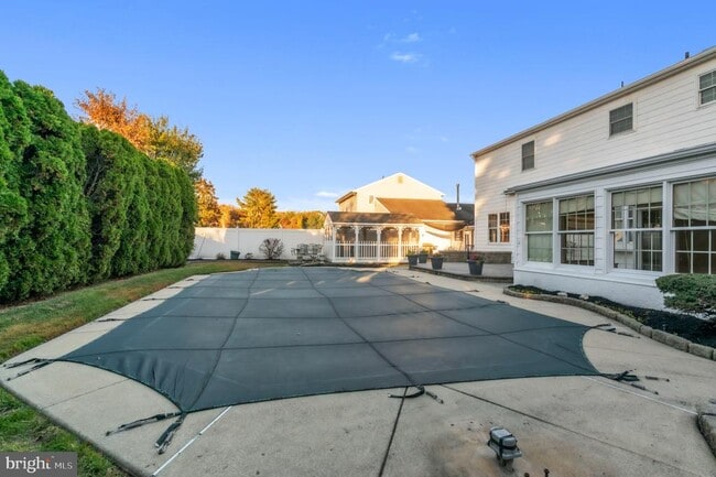 Building Photo - 5 Greenleigh Cir