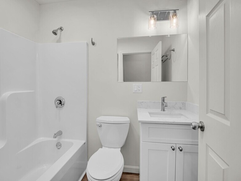 Building Photo - 12 Alpine St