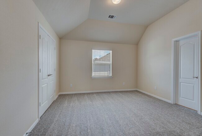 Building Photo - 173 Dina Ln