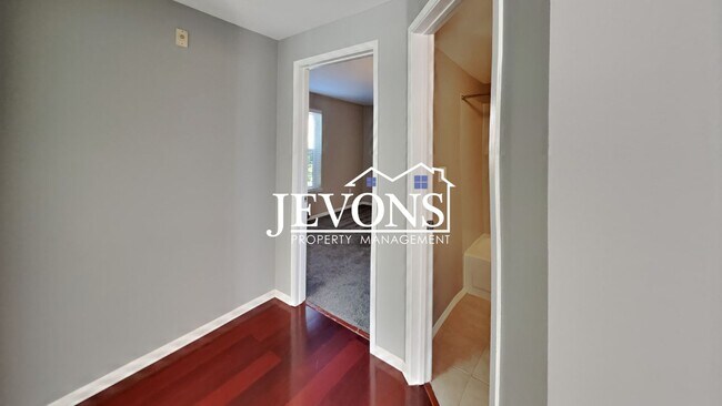 Building Photo - Stunning property in the heart of Seattle!