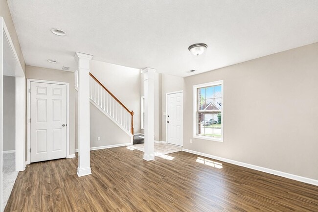 Building Photo - 565 Wellington Gardens Dr