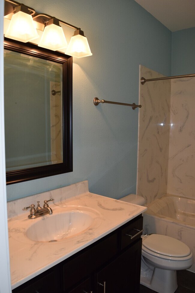 Building Photo - Gorgeous Home Located in Osage Hills Subdivision