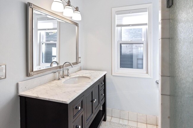 Building Photo - 986 Smith Ave