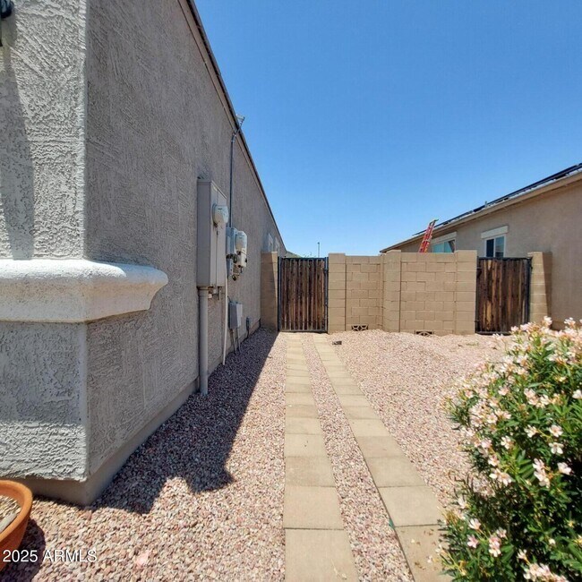 Building Photo - 25322 W Carson Dr