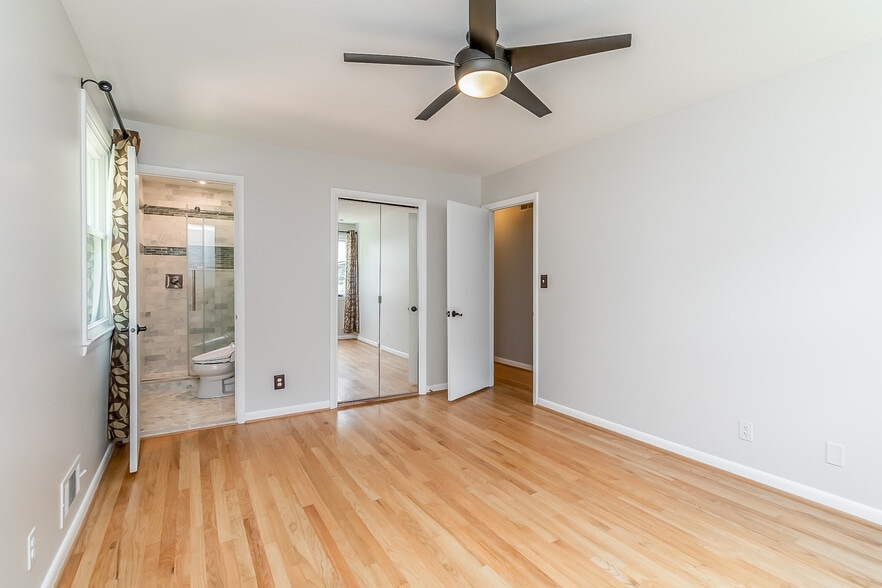Primary bedroom with bath - 8727 Valleyfield Rd
