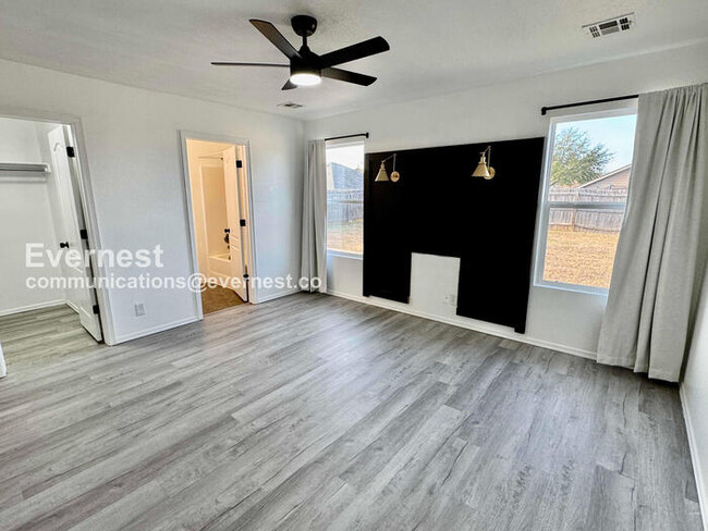 Building Photo - 4019 W 103rd Ct S