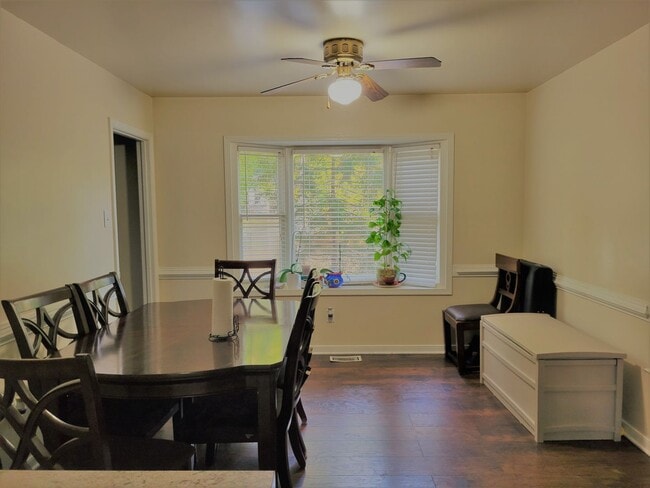 Building Photo - 3 Bedroom 2.5 bath Colonial off of Reams Road in Chesterfield County