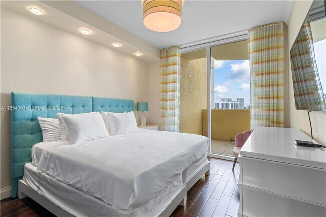 Building Photo - 17875 Collins Ave