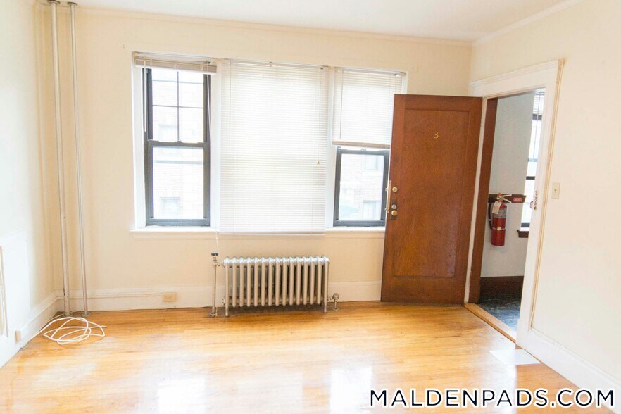 Building Photo - 349 Pleasant St