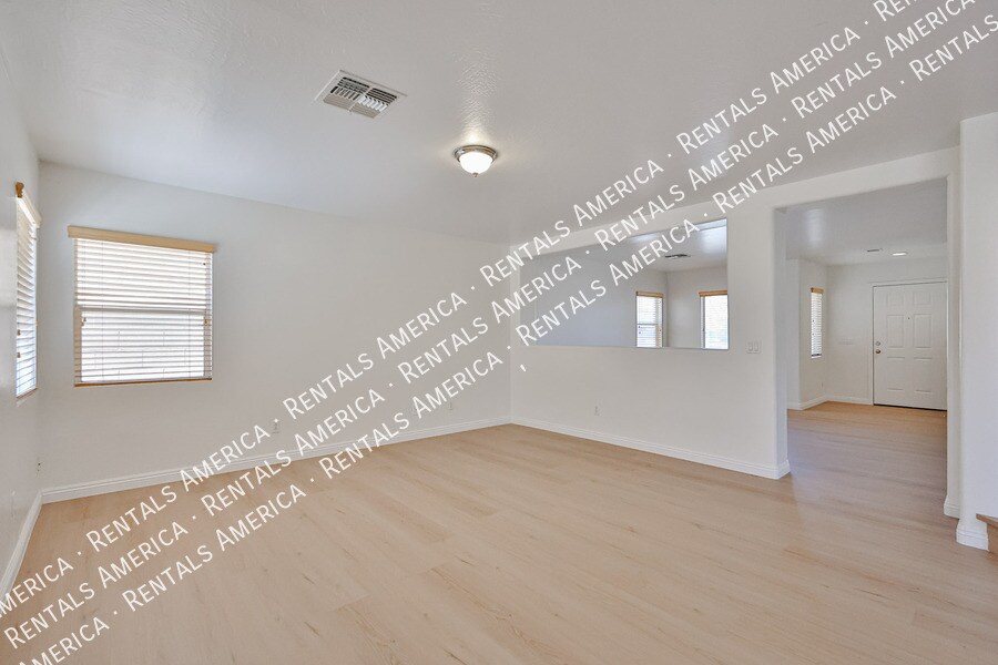 Building Photo - 11627 W Cheryl Dr