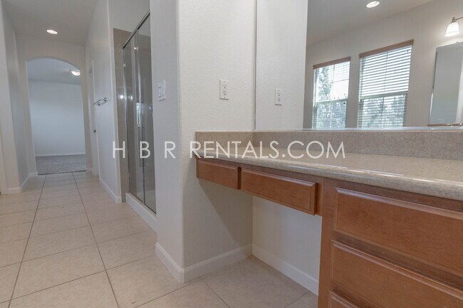 Building Photo - 521 S Altura Ct