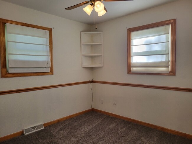 Building Photo - Your Dream Home Awaits: Spacious 4 Bed/2 B...