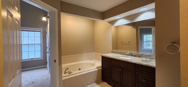 Master bathroom with jetted tub - 13 Steeple Ct