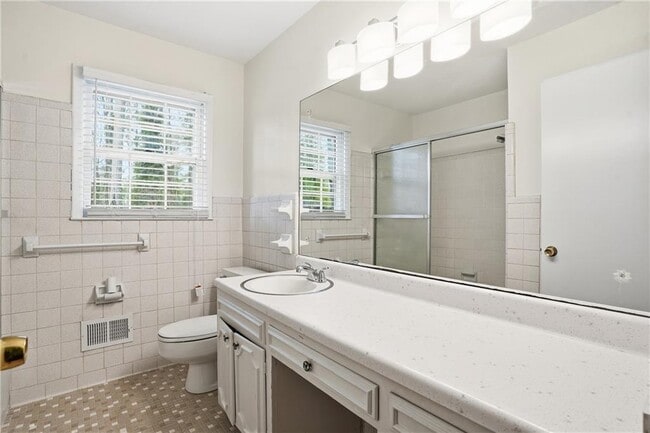 Building Photo - 4165 Williamsburg Dr