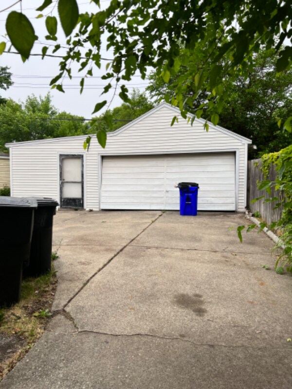 Building Photo - 18067 Tracey St