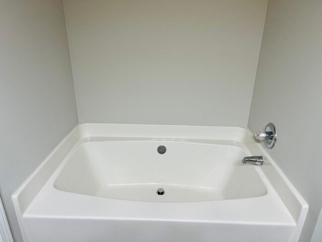 Building Photo - Wow! Check out this charming 3 bedroom 2.5...