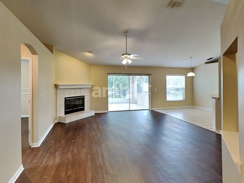 Building Photo - 722 Meadow Park Dr