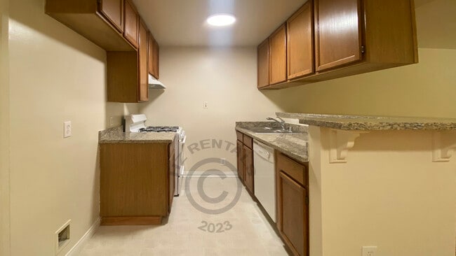 Building Photo - 4651 Cahuenga Blvd