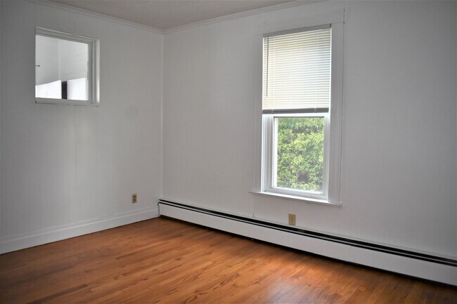 Building Photo - 542 Oak St