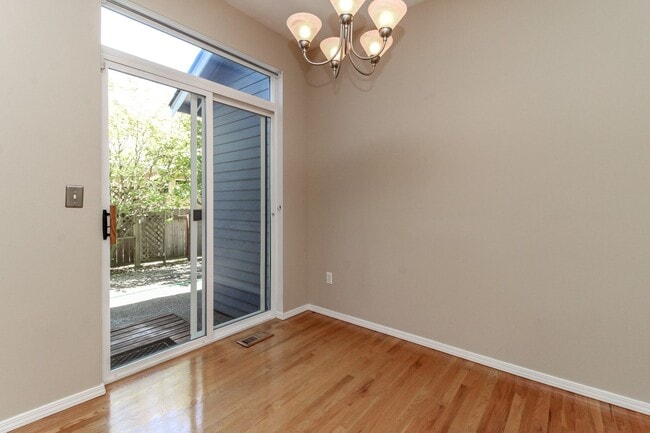 Building Photo - Charming 3-bedroom Craftsman Style DuPont ...