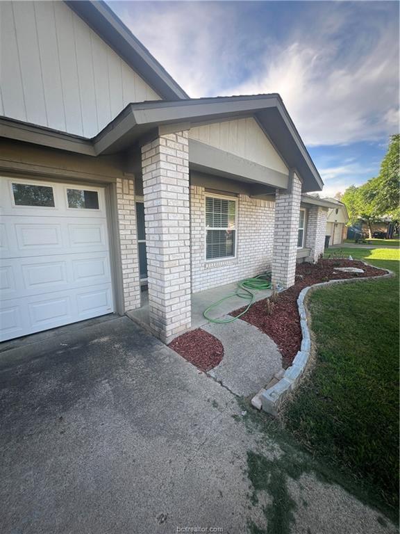 Building Photo - 808 Val Verde Dr