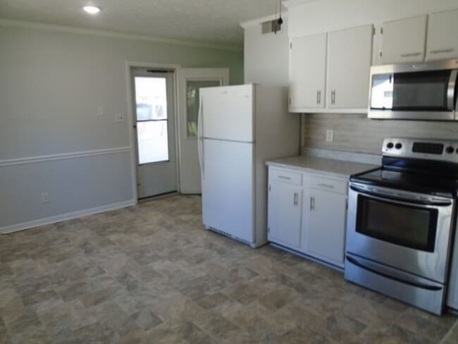Building Photo - Village Green subdivision