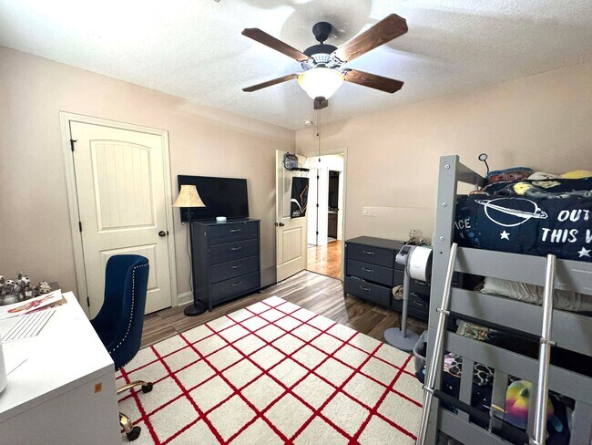 Building Photo - 61 Boulder Dr